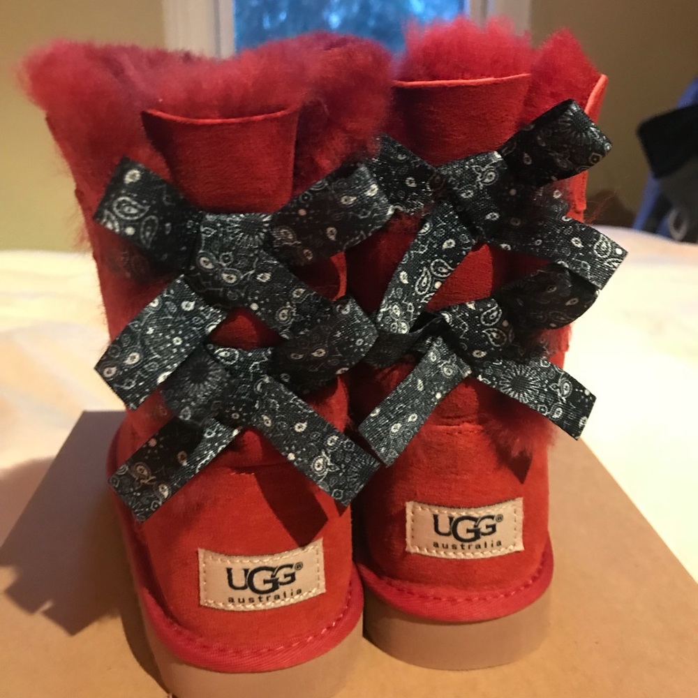 New in box Authentic Bailey Bow Bandana Uggs